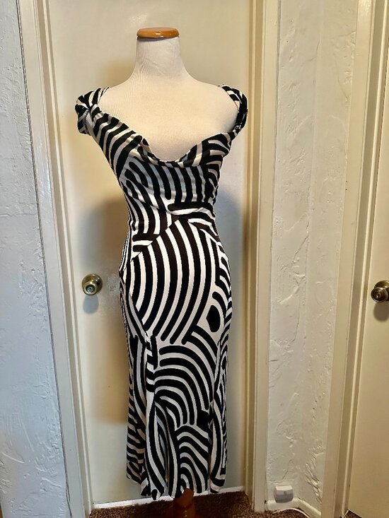 Diane Von Furstenberg Dresses & Skirts - DIANE von FURSTENBERG Coctail Dress Size 4
